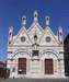 Церковь Санта Мария делла Спина (Santa Maria della Spina), фасад. На её фоне - Света.